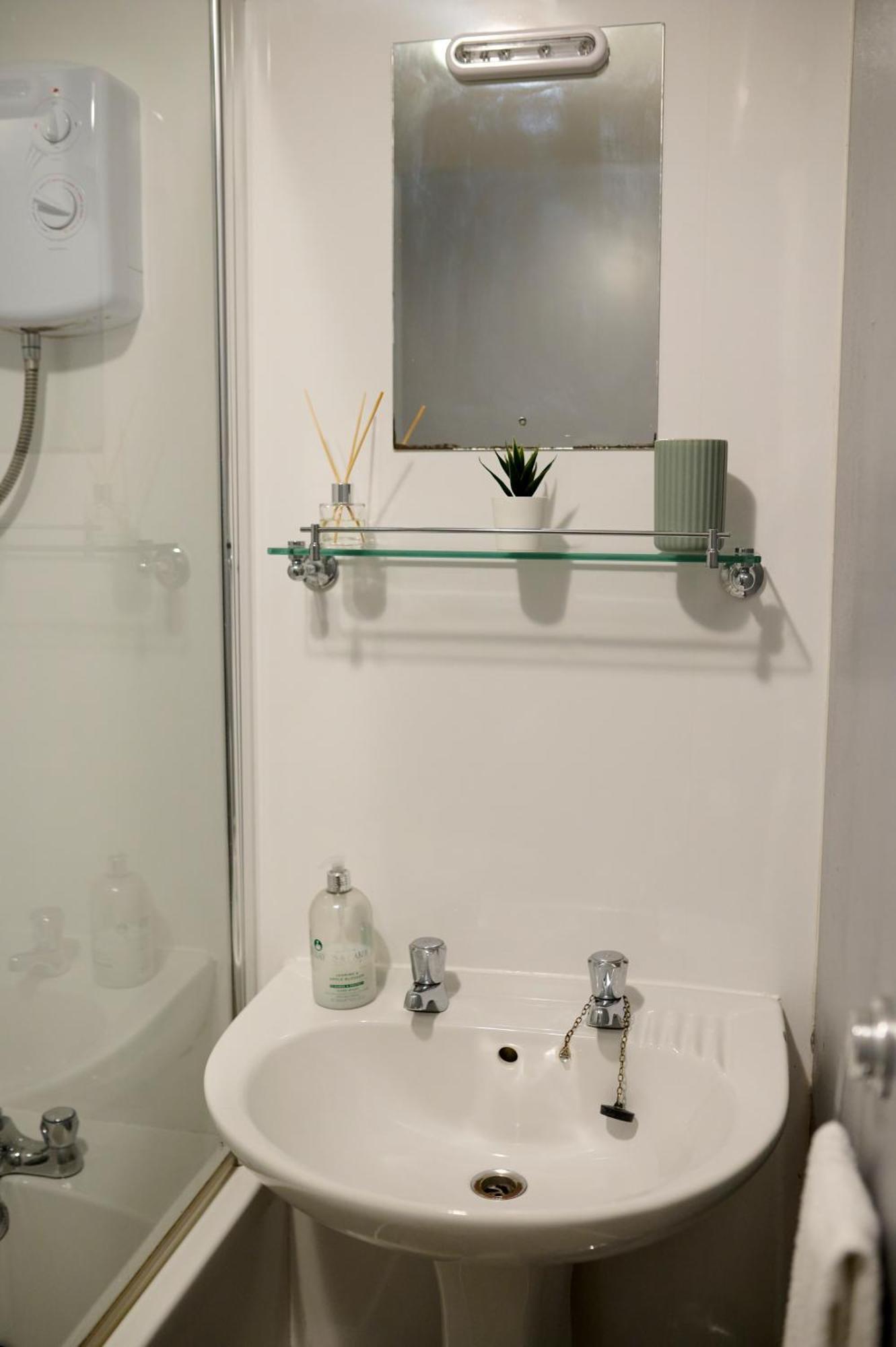 Charming 1Br Apartment Close To Centre With Free Parking 奥本 外观 照片